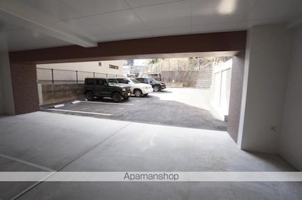 メゾンドール平和通[1LDK/44.55m2]の駐車場1