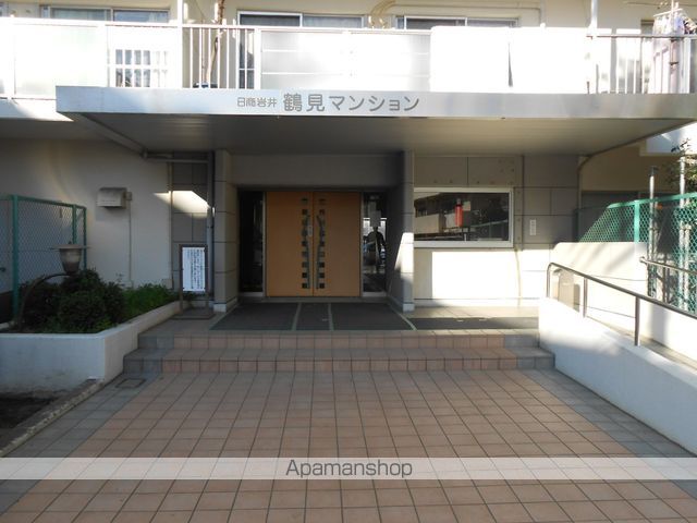 日商岩井鶴見マンションの玄関写真