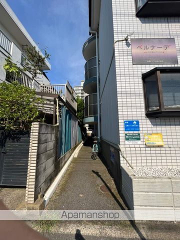 ベルナーデの玄関写真