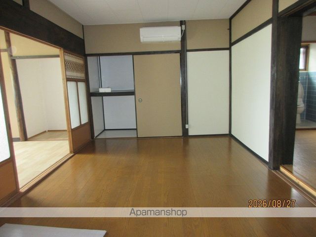 紀の川市 2階建 築76年の内装写真