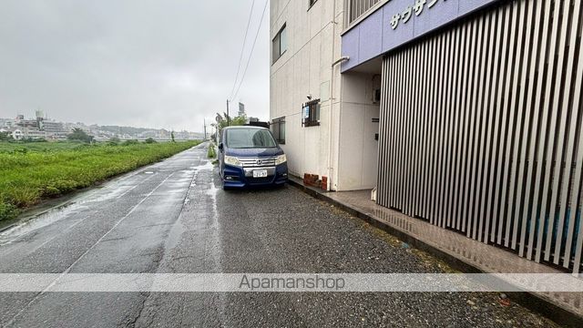 サウザントハウスIIIの玄関写真