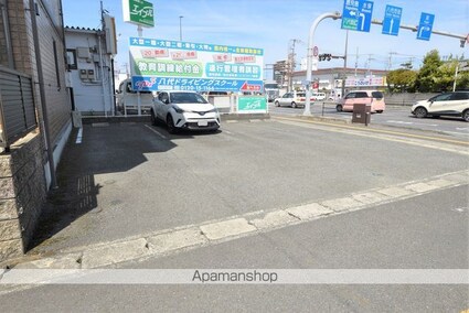 ヴォーン八代[1LDK/37.14m2]の駐車場