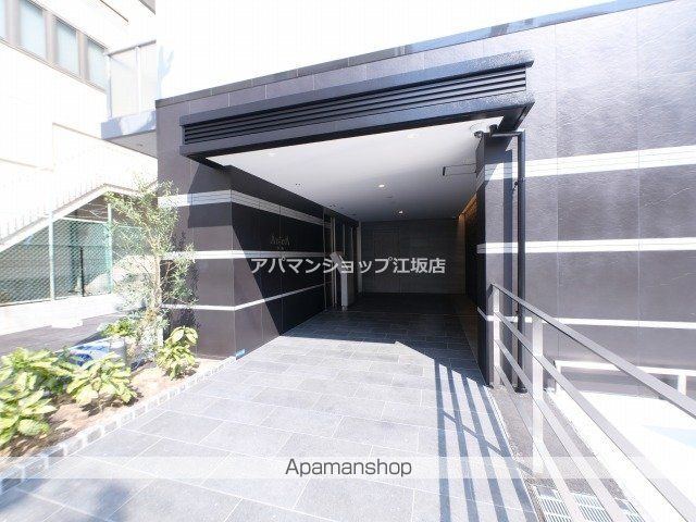 アルティザ江坂の玄関写真