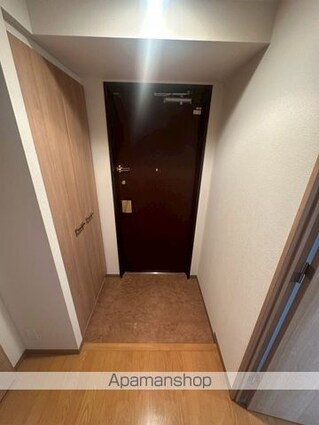 東京都中野区中野３丁目[1LDK/51.94m2]の玄関