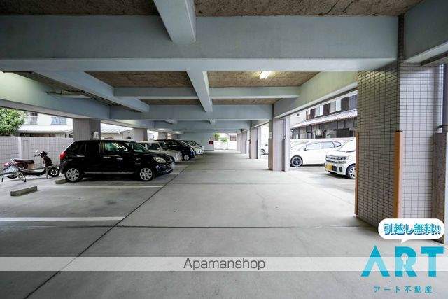 メゾン・ド・アーベリール[1R/30.4m2]の駐車場