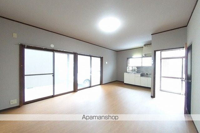 新潟市西区 2階建 築32年の内装写真