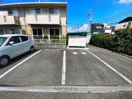 セジュール城之内　Ａ棟[2LDK/53m2]の駐車場1