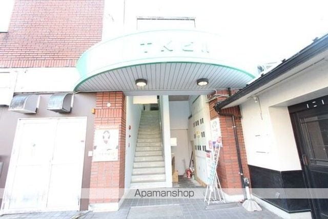 TKビルの玄関写真