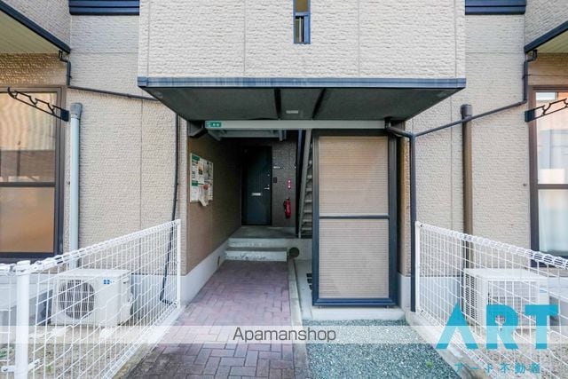 コンフォート A棟の玄関写真
