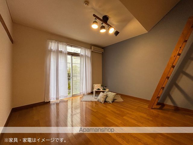 丘の上のアトリエの内装写真