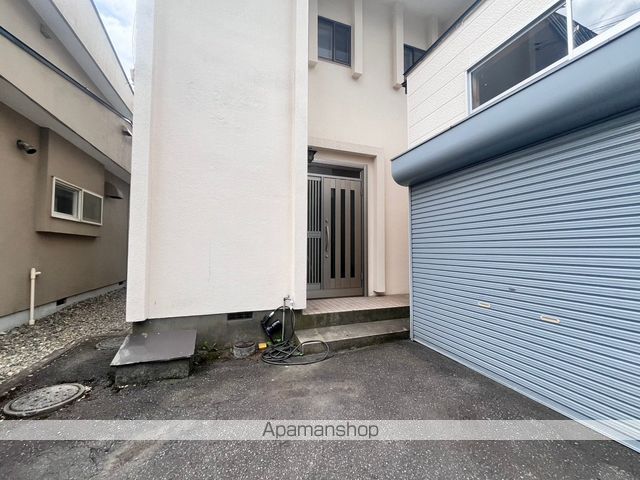 深堀町35貸家の玄関写真
