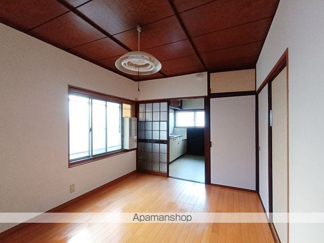 ロイヤルアパートの内装写真
