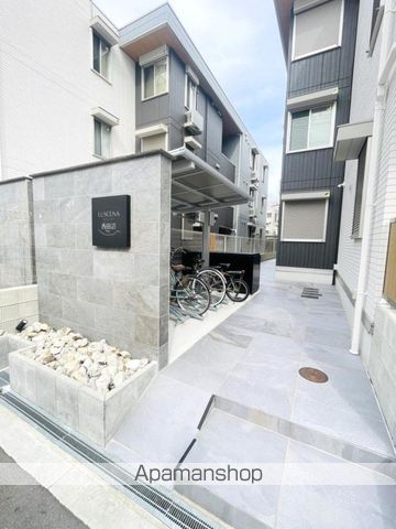 ルシェーナ西田辺の玄関写真