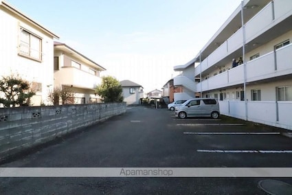 ドミール上ノ台ＡＢ[3LDK/54.45m2]の駐車場