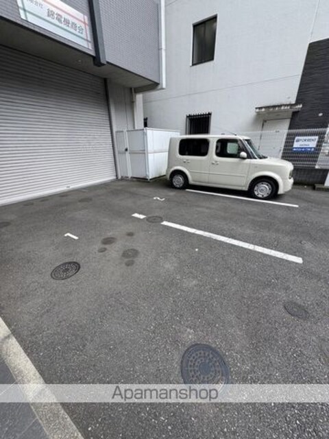 レグルス立川[1K/26.6m2]の駐車場