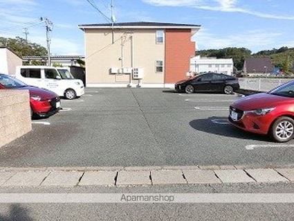 ベアヴァレー[1LDK/45.39m2]の駐車場