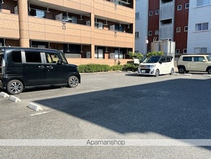 Ｉ・ＣＵＢＥ[1K/29.75m2]の駐車場