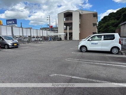 Ｐｒｏｍｅｎａｄｅ　Ｆｕｊｉ[1K/27.98m2]の駐車場
