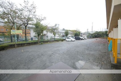 グリーンプラザ滝山[1R/17.41m2]の駐車場