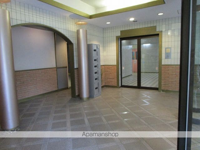ロイヤルヒルズ上杉の玄関写真