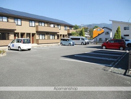 Ｒｅａｌ（レアル）[1LDK/50.05m2]の駐車場2