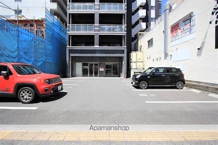 ＭＡＹＦＡＩＲ　ＨＯＮＭＡＣＨＩ　ＰＲＥＭＩＵＭ[1LDK/34.3m2]の駐車場