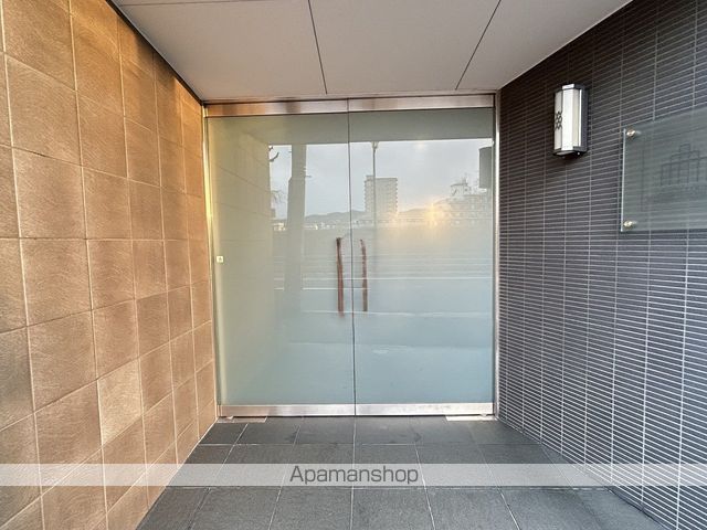 グラビスコート舟入中町の玄関写真