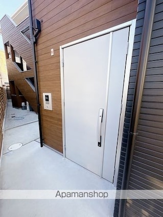 Ｌｙｋ都町Ａ棟[1LDK/32.3m2]のエントランス