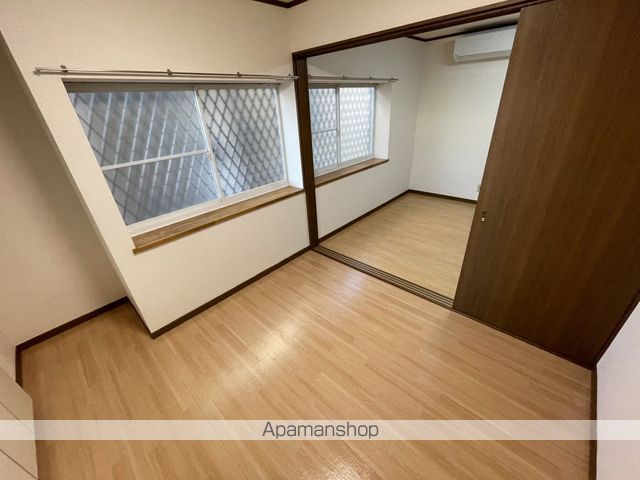 シュロス岸町の内装写真