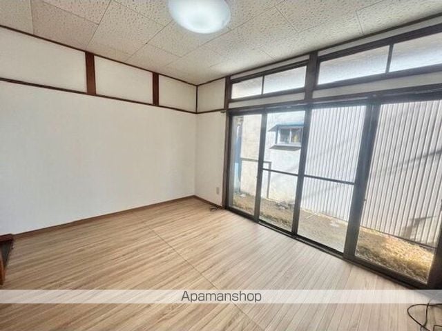 諏訪山1丁目貸家の内装写真