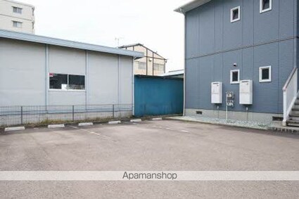 シャーメゾン新田東Ⅱ[1LDK/43m2]の駐車場