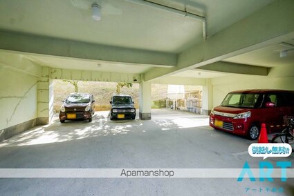 サンハイム和泉[2DK/38.88m2]の駐車場1