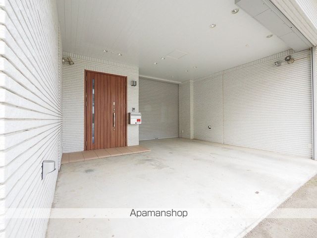 札幌市軌道線 山鼻１９条駅 徒歩1分 3階建 築15年の玄関写真