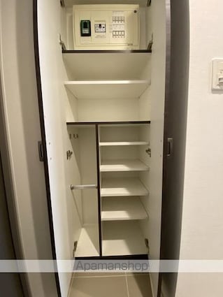 グランヴァン小竹向原[1K/25.8m2]の収納