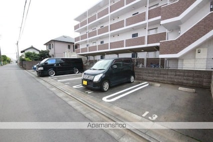 ルミエール（藤原町）[1LDK/43.12m2]の駐車場2