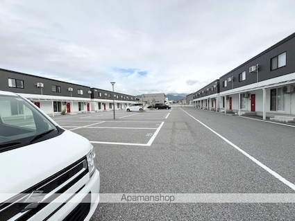 滋賀県長浜市加納町[3K/69.56m2]の駐車場