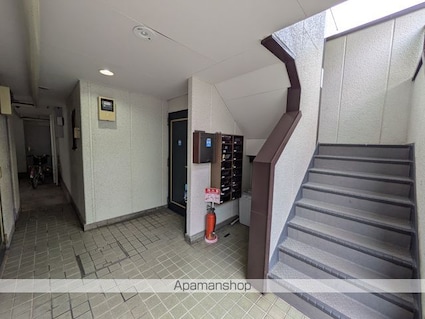 東京都中野区中央２丁目[1R/18.72m2]のロビー