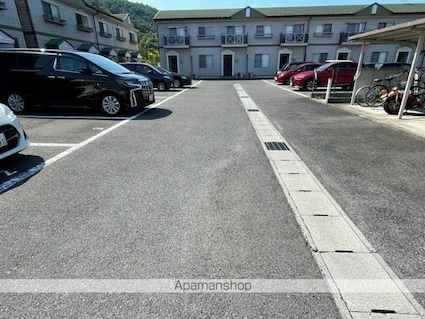 ボヌール幸澤Ａ・Ｂ棟[2LDK/59.62m2]の駐車場