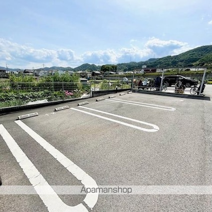 ノース・コアンＢ[1LDK/50.03m2]の駐車場
