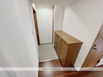 ロイヤルメゾン岩崎町[3LDK/78.89m2]の玄関