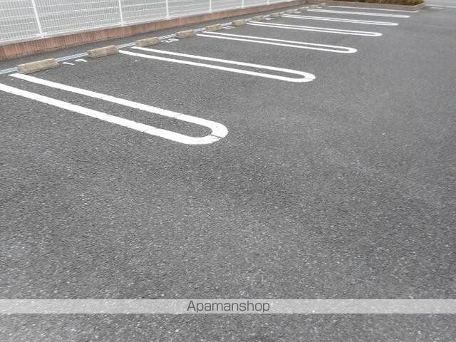 ラシュレⅡ[1LDK/44.19m2]の駐車場2