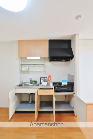 ファミール三軒屋 B棟の内装写真