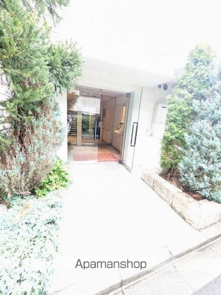 ソサエティ新中野[1R/16.68m2]のエントランス