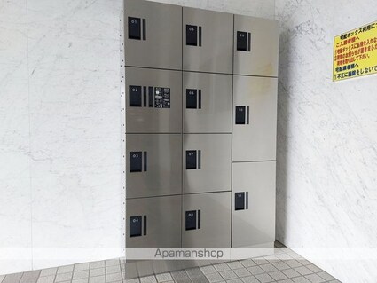 ロイヤルメゾン岩崎町[3LDK/98.64m2]の共用部2