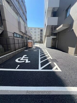 東京都新宿区西落合２丁目[1LDK/37.67m2]の駐車場