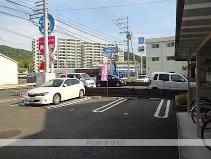 トランキーロ[1K/30.96m2]の駐車場