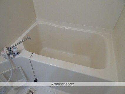 ホワイトキャッスル南小泉ビレジＤ棟[1K/28.09m2]のバス