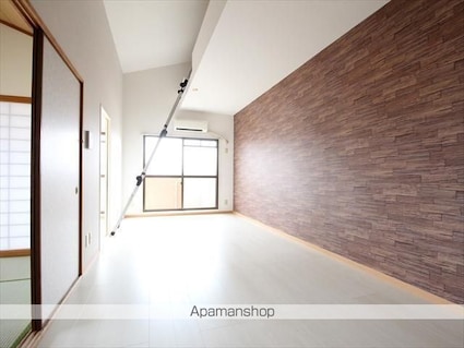 ロイヤル・ヴィラ[3LDK/67.35m2]のリビング・居間