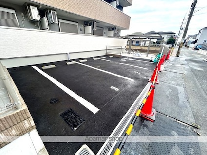 ポート　フルール[1LDK/40.28m2]の駐車場