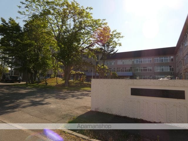 西16条南1丁目13-27貸家の周辺写真